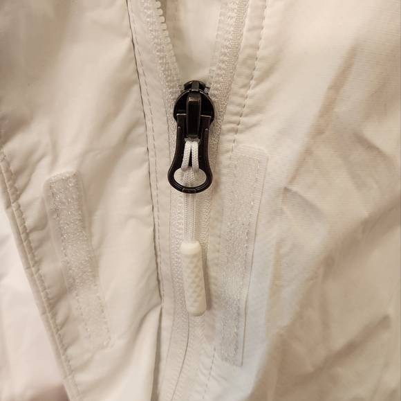 The North Face Women's White Jacket - Picture 4 of 7